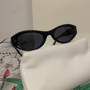 Gentle Monster Statement Black Sunnies Gold Hardware – Viral Style